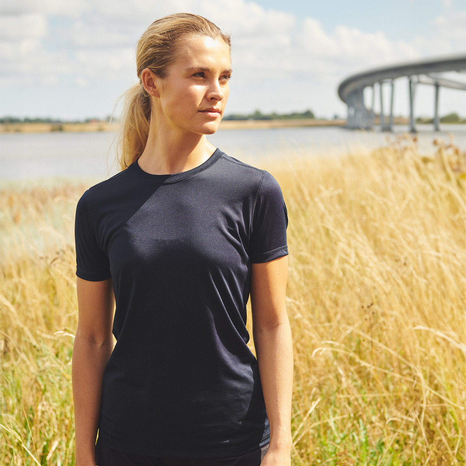 performance t shirt dam
